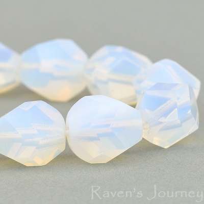 Nugget Cut (10mm) White Opaline-osx