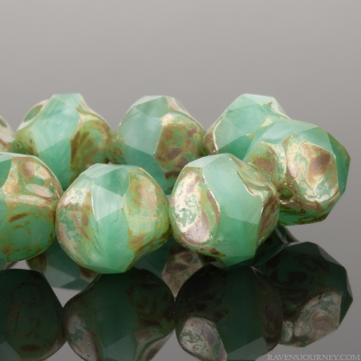 Baroque Central Cut (9mm) Aqua Opaline Vaseline Mix with Lustered Picasso Finish