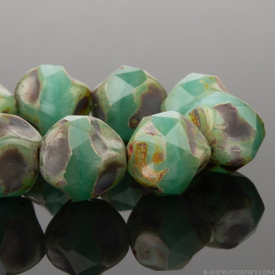Baroque Central Cut (9mm) Aqua Opaline Vaseline Mix with Picasso Finish