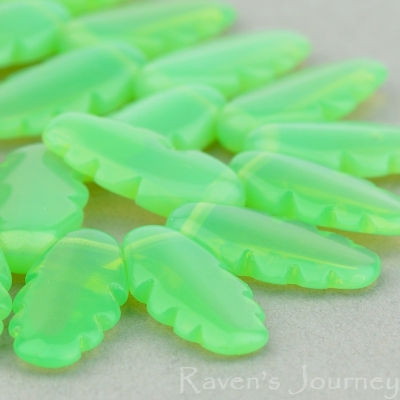 Retro Dagger (14x6mm) Green Opaline