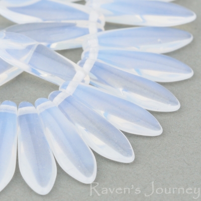 Medium Dagger (16x5mm) White Opaline-osx