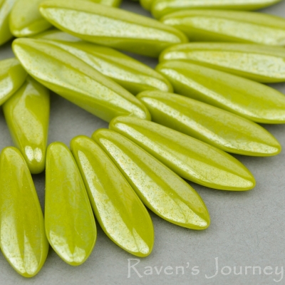 Medium Dagger (16x5mm) Gaspeite Opaque with Luster