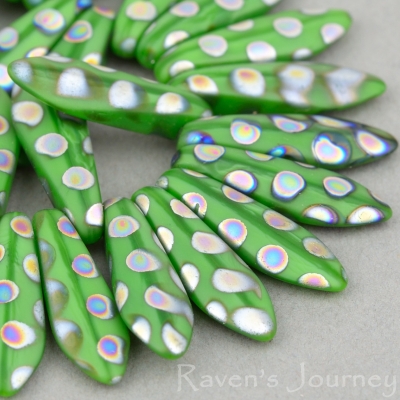 Medium Dagger (16x5mm) Green Silk Matte with Vitrail Dot