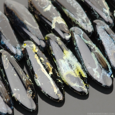 Medium Dagger (16x5mm) Jet Opaque with Picasso Fullcoat