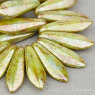 Medium Dagger (16x5mm) Green Opaque with Greenstone