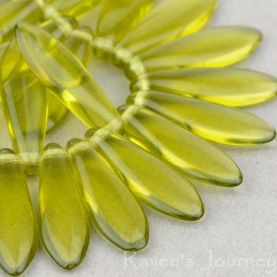 Medium Dagger (16x5mm) Olivine Transparent