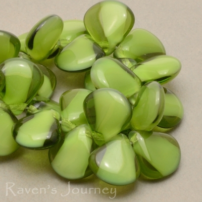Briolette (12x11mm) Olivine White Mix Opaque Transparent