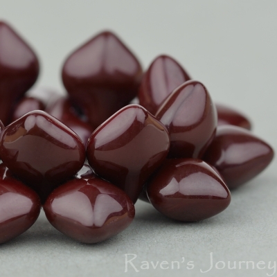 Spade (11x8mm) Maroon Opaque