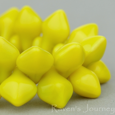 Spade (11x8mm) Yellow Green Mix Opaque-osx