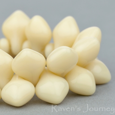 Spade (11x8mm) Ivory Opaque