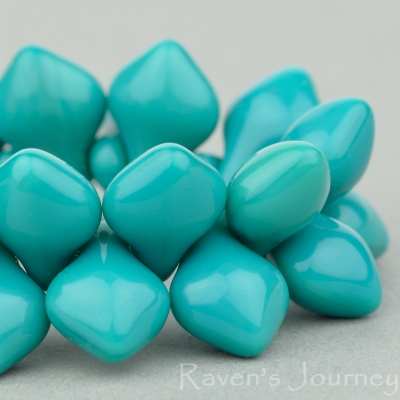 Spade (11x8mm) Turquoise Green Opaque-osx