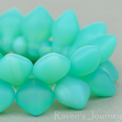 Spade (11x8mm) Aqua Green Opaline (Uranium) Matte