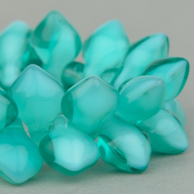 Spade (11x8mm) Aqua Green (Vaseline) White Mix Opaque Transparent