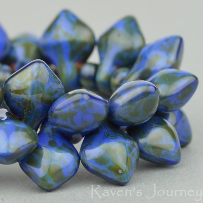 Spade (11x8mm) Blue Silk with Picasso Fullcoat-osx