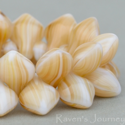 Spade (11x8mm) White Beige Mix Opaque-osx