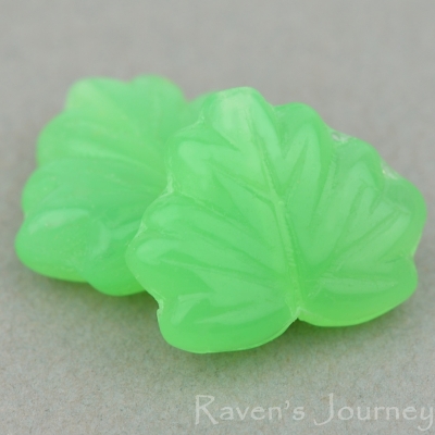 Maple Leaf (13x11mm) Green Uranium Opaline