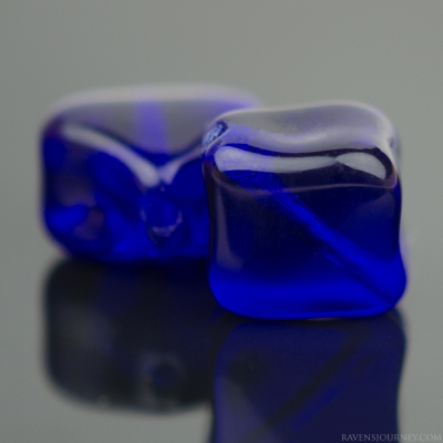 Diagonal Hole Cube (9x7mm) Cobalt Blue Transparent-osx