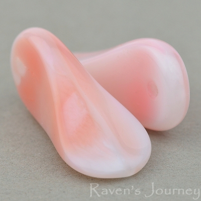 Duckbill (9x18mm) Pink White Mix Silk
