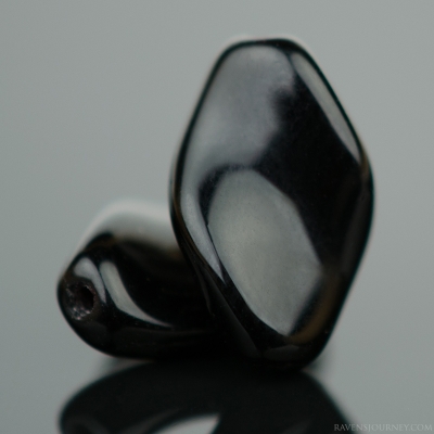 Twist (13x8mm) Jet Opaque