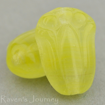 Tulip (12x8mm) Gaspeite Green Crystal Mix Transparent