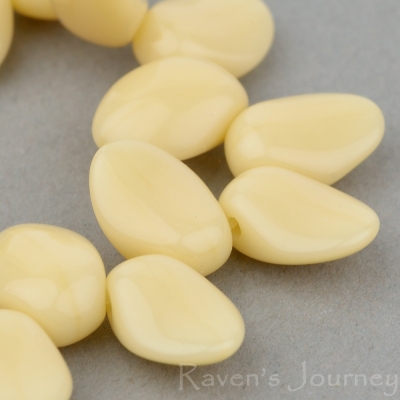 Petal (8x6mm) Ivory Opaque