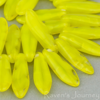 Medium Dagger (16x5mm) Gaspeite Crystal Mix Silk Transparent