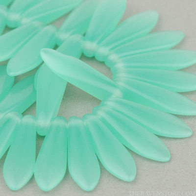 Medium Dagger (16x5mm) Green Aqua Vaseline Opaline