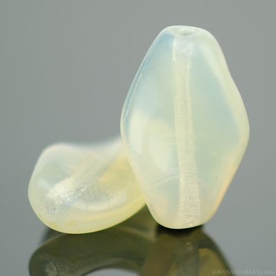 Twist (12x8mm) Pale Green Opaline