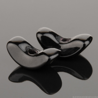 Tiny Crescent (7x4mm) Jet Black Opaque