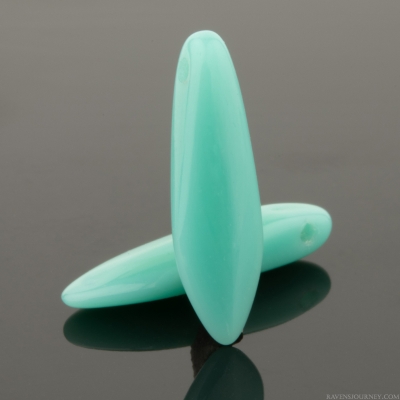Medium Dagger (16x5mm) Turquoise Opaque