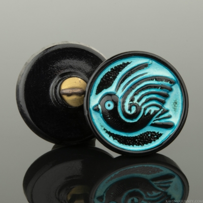 (18mm) Round Bird Design Jet Black with Turquoise Wash