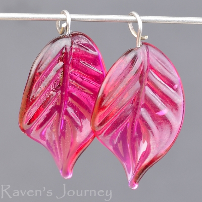 Lampwork Leaf (18mm) Tourmaline Pink