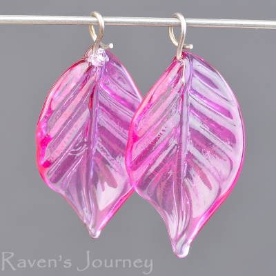 Lampwork Leaf (18mm) Hot Pink