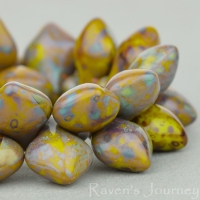 Spade (11x8mm) Gaspeite Opaque with Picasso Fullcoat-osx